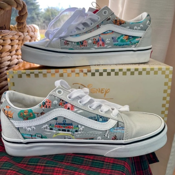 Walt Disney World Limited Edition 50th VANS - Picture 7 of 7